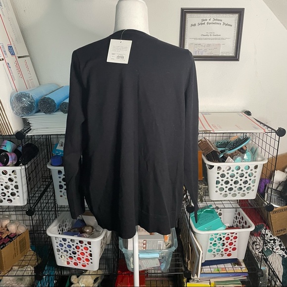 Black button up sweather NWT smoke and pet friendly - Picture 2 of 4